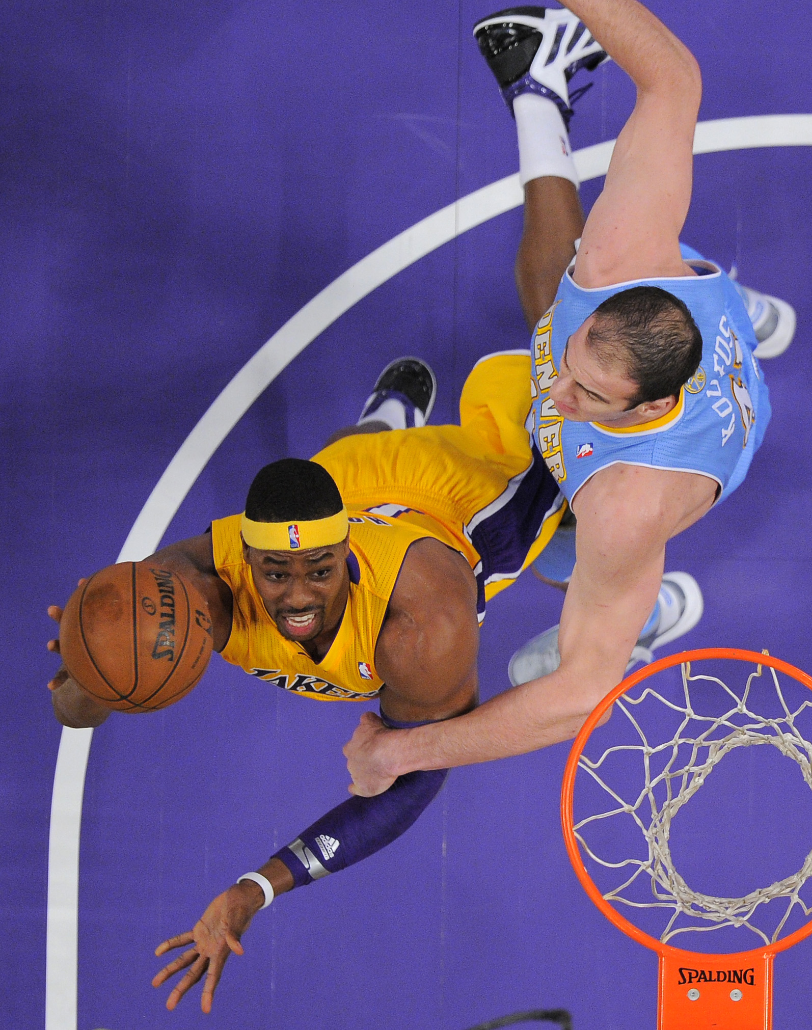 Οι Λέικερς συνέτριψαν το Ντένβερ του Κώστα Κουφού